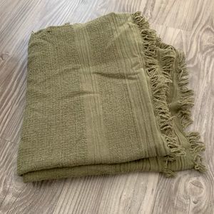 Aritzia blanket scarf - green